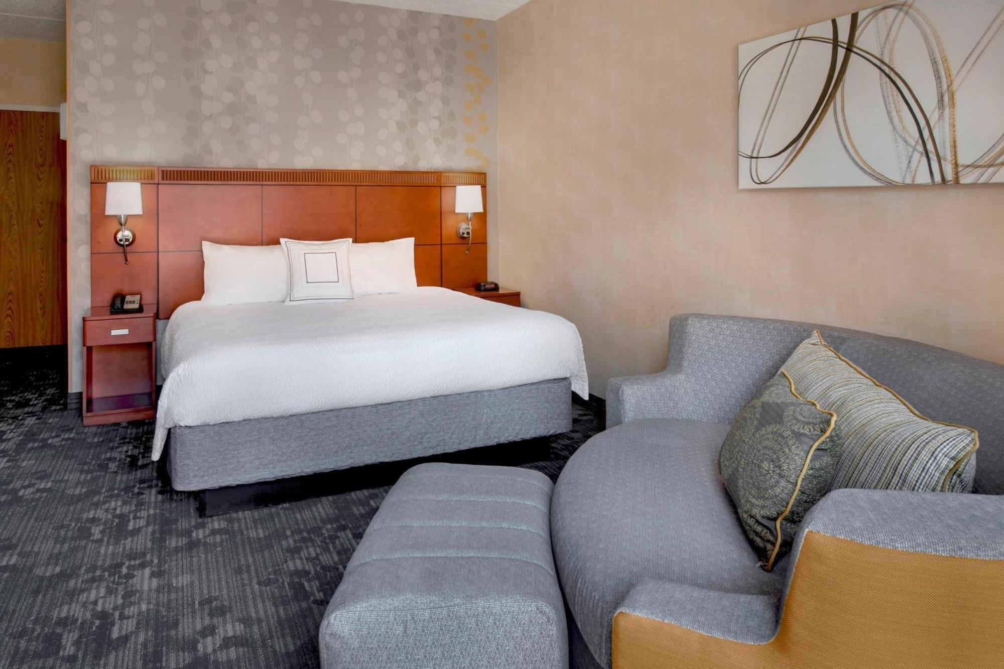 Courtyard By Marriott Hartford Windsor Airport Hotel Exterior photo