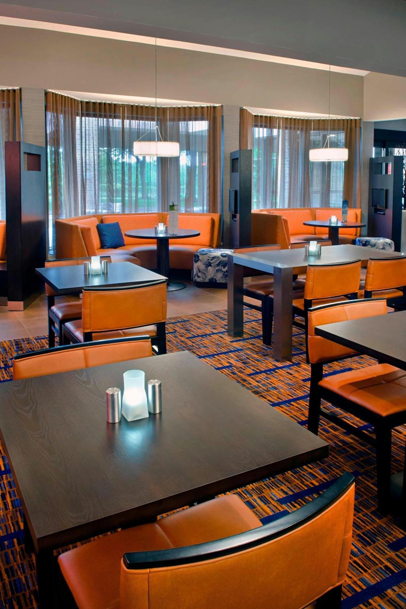 Courtyard By Marriott Hartford Windsor Airport Hotel Exterior photo